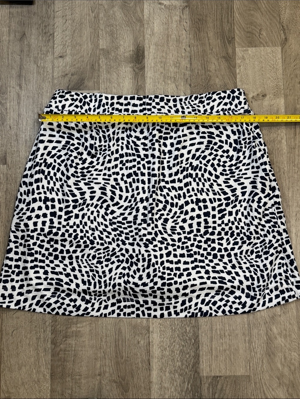 Chico's Black and White Abstract Print Mini Skirt size Chicos 2 or 12 - Picture 6 of 10